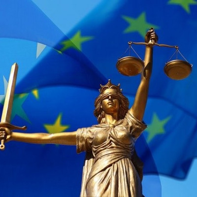 JUDICIÁRIO: UM PODER IGUAL AOS OUTROS ?