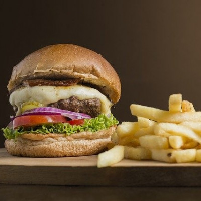 REDE DE FAST FOOD É CONDENADA POR EMPURRAR LANCHE COMO VALE-REFEIÇÃO