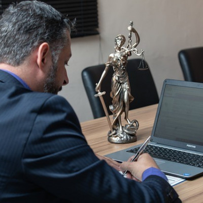 ESCRITÓRIO DE ADVOCACIA É CONDENADO EM MEIO MILHÃO POR ABANDONO DE PROCESSO